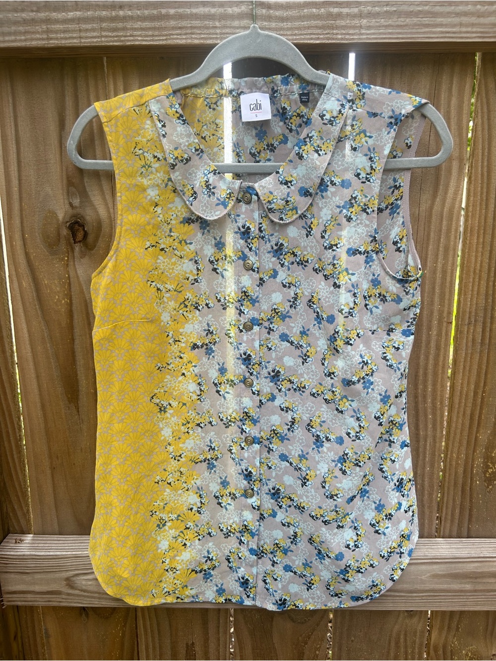 CAbi Two-Tone Floral Sleeveless Button-Up in Yellow and Gray size small